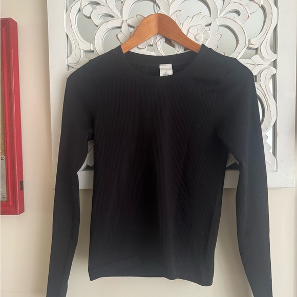 Athleta Signature Ribbed Top on Black Small - Picture 5 of 8
